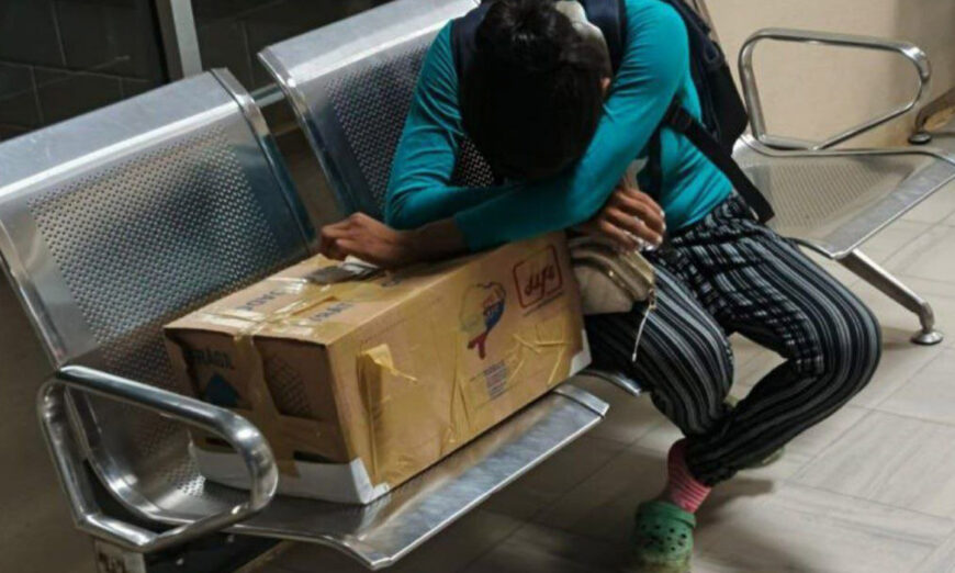 Indignación en Morona Santiago: bebé Achuar, de Taisha, fallece y le entregan el cuerpo en un cartón.- Foto es de X