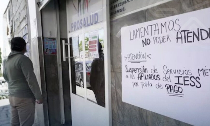 Los mensajes de advertencia están visibles en los establecimientos de Las Orquídeas, en el norte de Guayaquil. Foto tomada de X