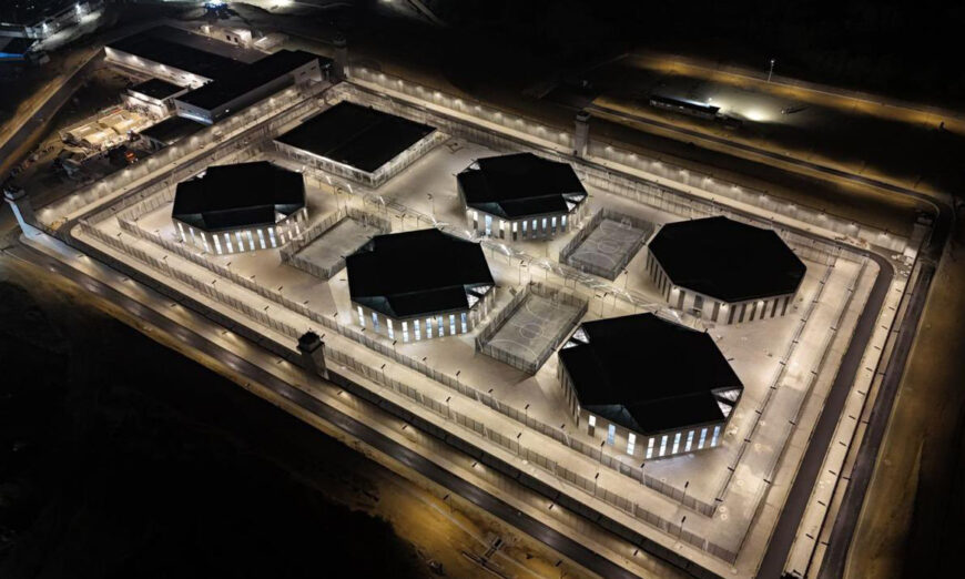 Fotografía aérea de la cárcel del Encuentro, en Santa Elena. Foto sacada de X.