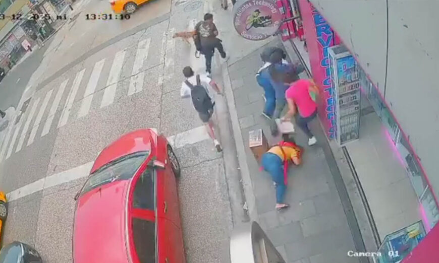 Balacera en el centro de Guayaquil, este 3 de diciembre de 2025.- Foto es captura de video de RR.SS.