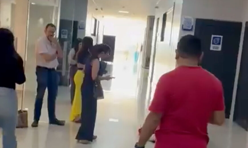 Altercado entre estudiantes en la Ecotec. Foto tomada de video de X