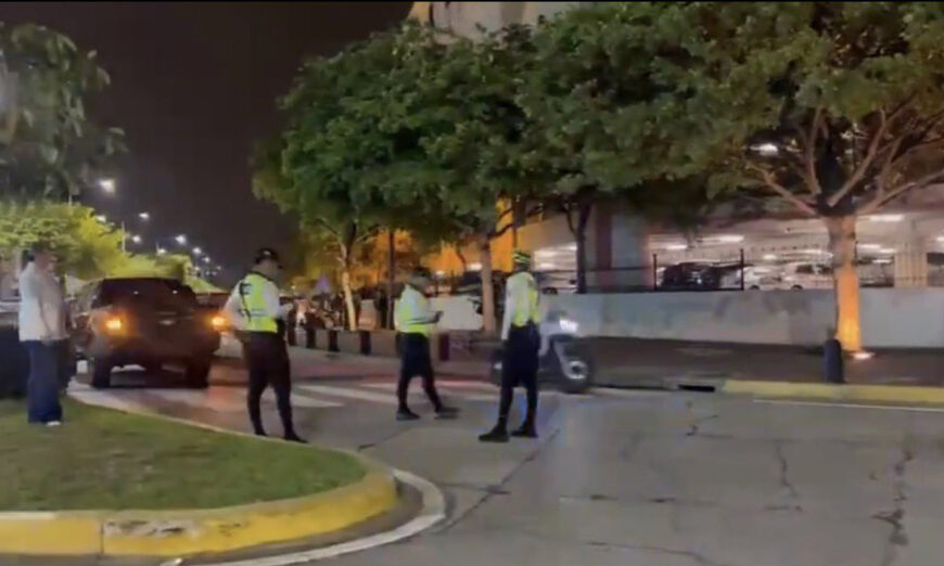 Unase rescata a hombre que pidió ayuda en centro comercial de Samborondón