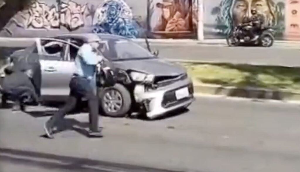 Imagen tomada del video que circula en RR.SS. del robo en Quito.