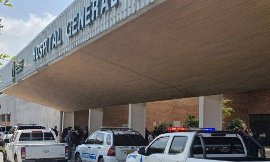 En Machala. Pacientes, familiares y personal del Hospital General del IESS en Machala vivieron momentos de terror este viernes 26 de diciembre.