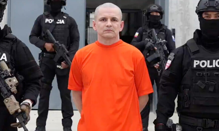 Alias ‘Gerente’ luce con la cabeza rapada y vestido de color naranja en la Cárcel del Encuentro. Foto capturada de video.