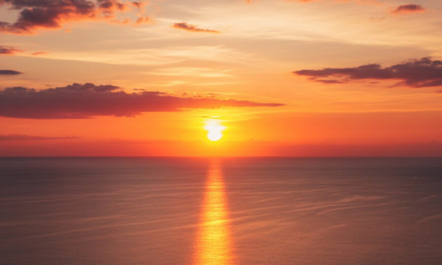 Atardecer sobre el mar.