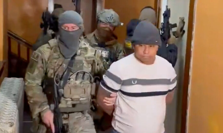 Ciudadano ecuatoriano con orden de prisión vigente por asesinato y violación fue capturado en Estados Unidos.