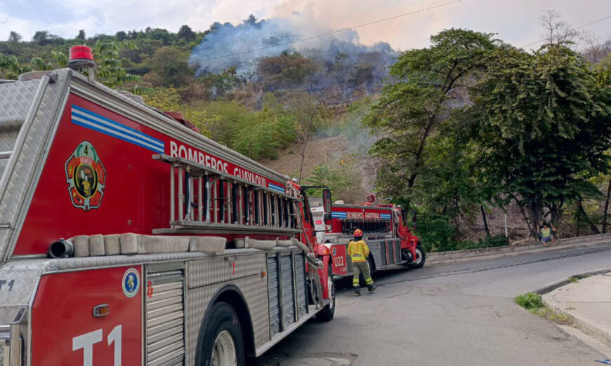 Según información oficial, el incendio mantuvo 42 hectáreas con fuego activo. Foto tomada de X.