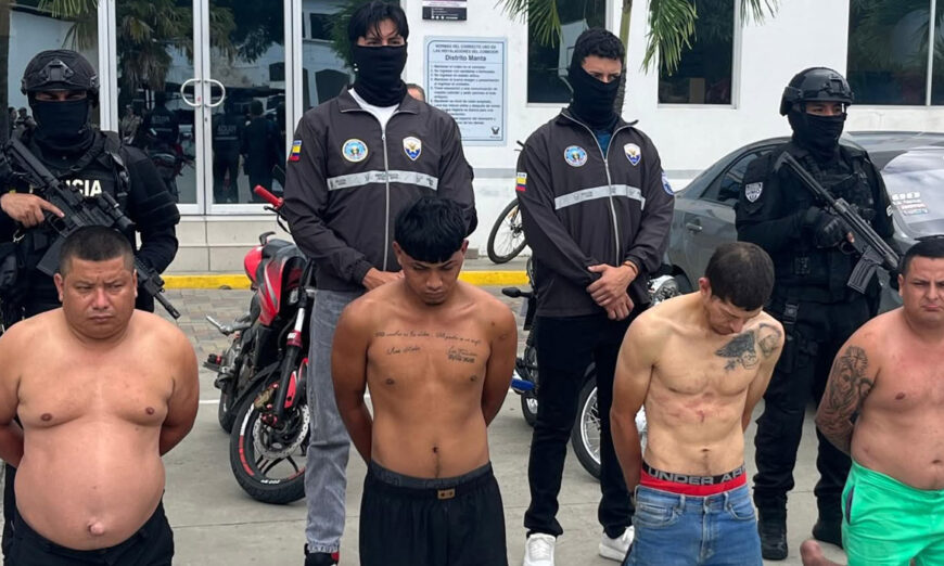 Cuatro hombres fueron detenidos por la Policía Nacional en Manta. Foto de X.