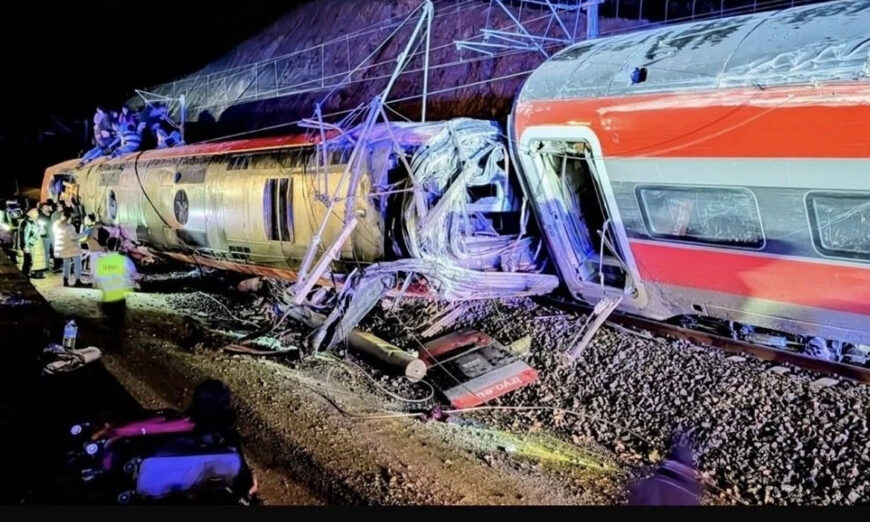 Tragedia en España: dos trenes colisionan tras descarrilamiento