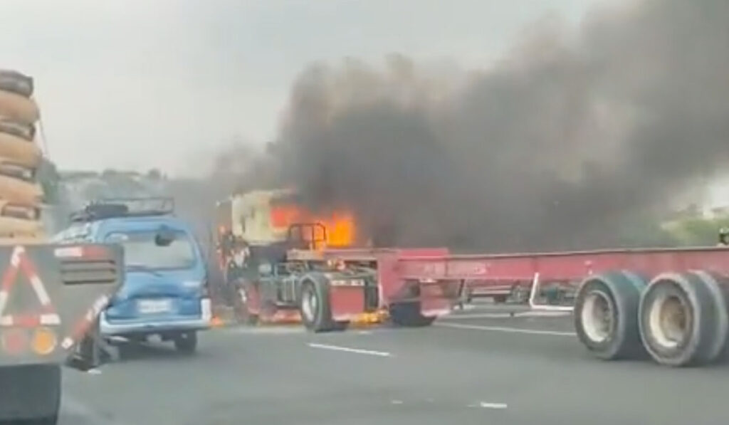 Trailer se incendia